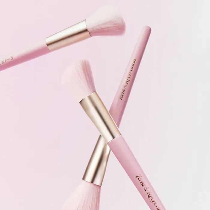 

Blending Cheek Brush FREE
