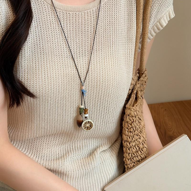 High-End Women's Retro Oval Geometric Resin Necklace
