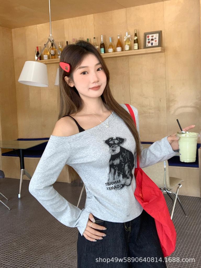 Grey slanted collar diagonal shoulder off-the-shoulder puppy print long-sleeved T-shirt women's early autumn wear bottomed shirt pleated top