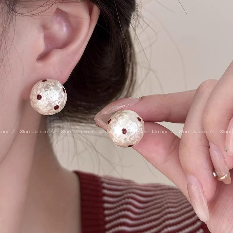 Elegant French Polka Dot Cotton Pearl Earrings - Retro, Luxurious, and Stylish