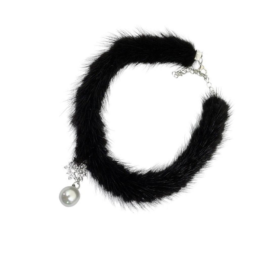 Soft Plush Necklace Warm Fashion Accessory Suitable for Youthful Women Seeking Comfort and Style in Cold Weather