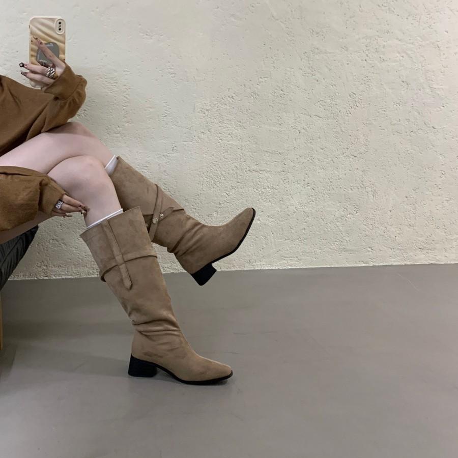 Korean Version of Retro Square Head Thick Heel Tall Knight Boots Women's 2025 Autumn and Winter New Stacking Boots Look Thin But Knee Boots