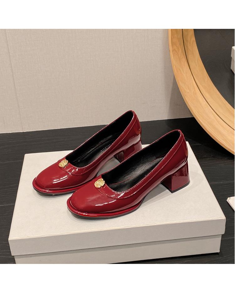 

Grape mother, the same spring 2025 new exquisite camellia square round head thick heel one pedal loafer small leather shoes women 34