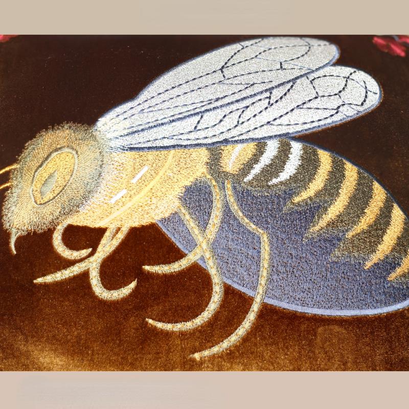 European Cushion Cover Animal Bee Embroidery Pillowcases Exquisite Cojines Decorativos Para Sofa Decorative Pillows Cushions