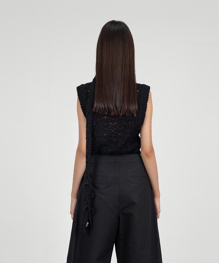 Amomento Crochet Vest_Black