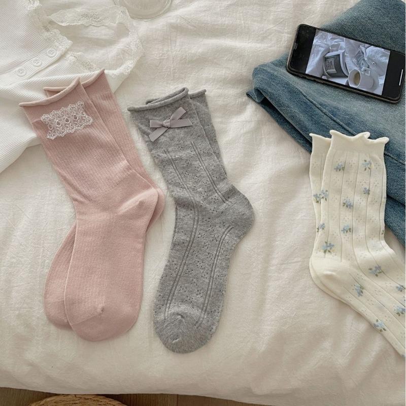 Love-themed Hollowed-out Atmosphere-themed Bow Tie Pile Socks for Children, Lightweight and Breathable Mid-calf Socks with Sweet Floral Patterns
