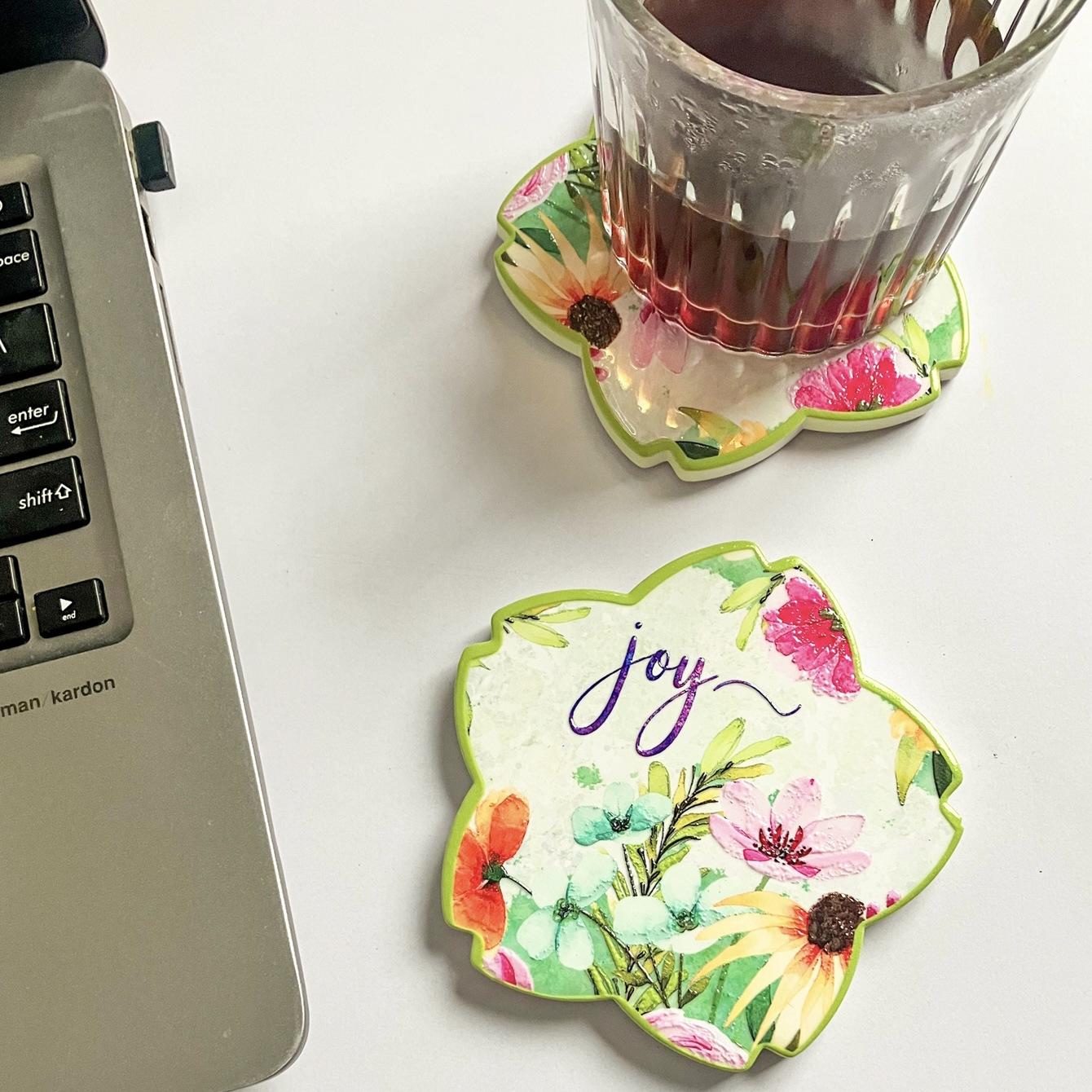 

Керамические подставки под стаканы с пробковой основой в стиле мандалы, водонепроницаемые шикарные коврики в форме цветка для домашнего декора обеденных столов и кофе 10.5x10.5 cm