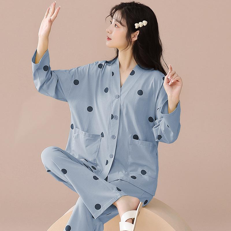Autumn V-Neck Women's Pajamas Set: Cute Long-Sleeve, Plus-Size Homewear for Spring/Autumn.