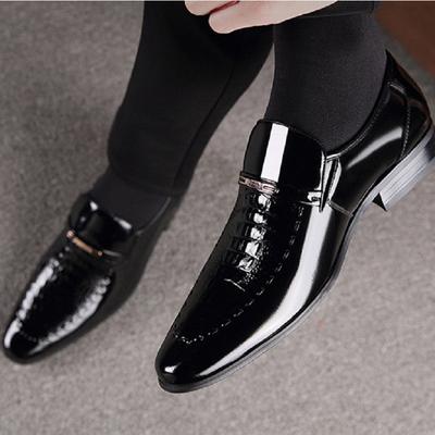 Zapatos de cuero para hombre, zapatos de negocios de charol, zapatos de plataforma con punta puntiaguda, mocasines de trabajo para hombre, nuevos zapatos de vestir de talla grande para hombre