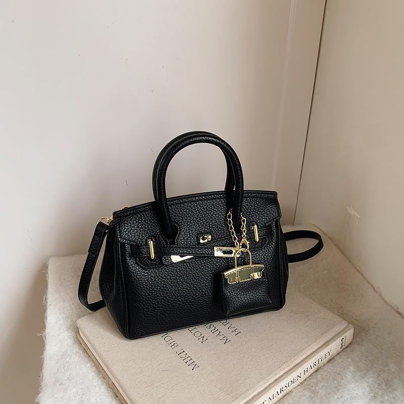 

Высококлассная нишевая сумка женская осенне-зимняя универсальная новая модная сумка через плечо, сумка-мессенджер, портативная платиновая сумка