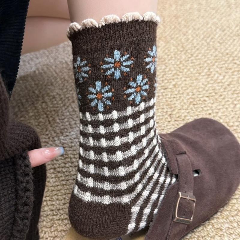 Women's Autumn and Winter Fashion New Florets Wool Heat Storage Tube Socks