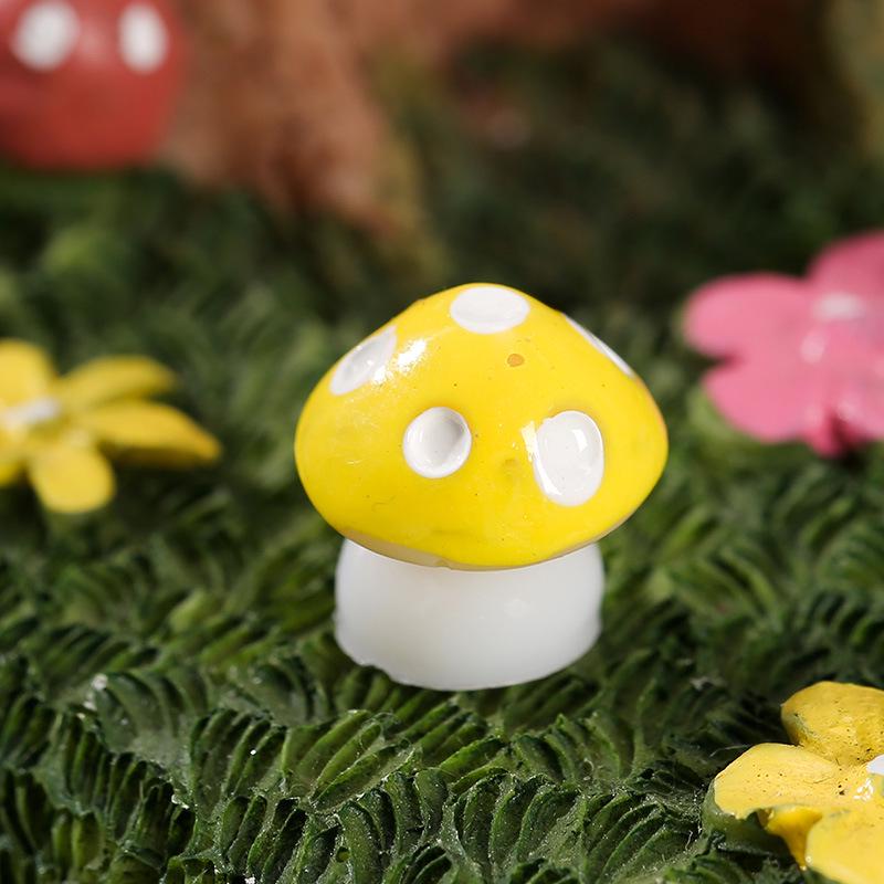 Resin Miniature 6-Color Mushroom Ornaments for DIY Jewelry and Micro Landscapes