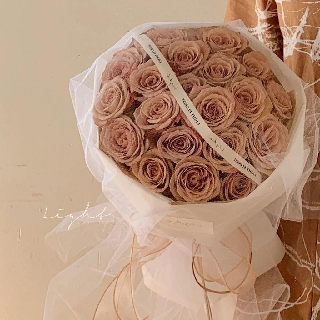 Ścianka z sztucznych kwiatów 'Cappuccino Rose' dla Influencerów, na Wesela i do Wystroju Domu