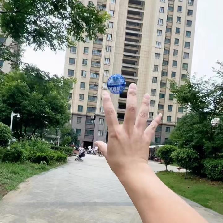 Intelligenter leuchtender Bumerang induktiver fliegender Ball Spielzeug für Kinder