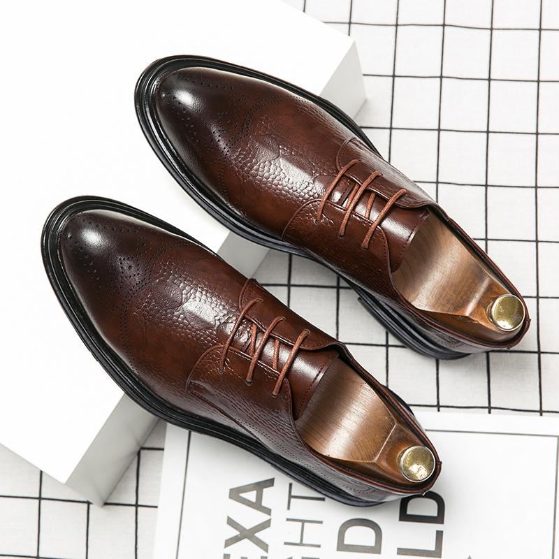 Fashion Luxury Brand British Brogues Classic Man Pointed Dress Shoes Mens Patent Leather Black Wedding Shoes Oxford Formal Shoes Fashion