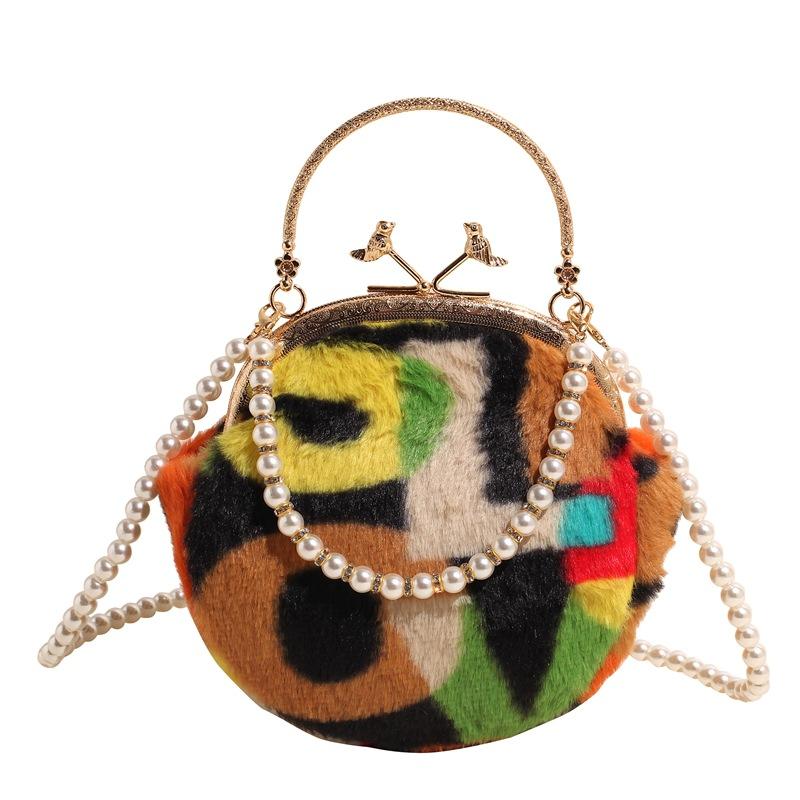 

Autumn and winter plush bag women s 2025 new Korean version of fashion contrasting color shoulder small fragrant pearl chain crossbody shell bag