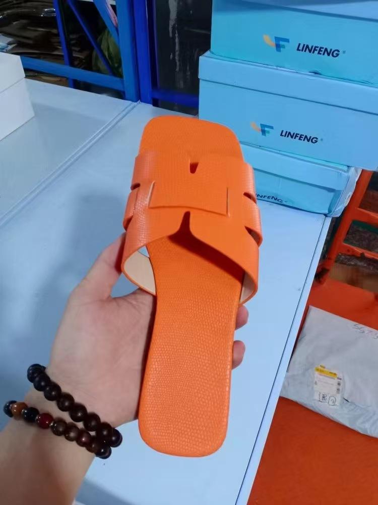 2025 Südostasien Einfarbig Außenhandel Übergröße Flacher Boden Quadratische Zehenpartie Bequeme Strandschuhe Coole Hausschuhe