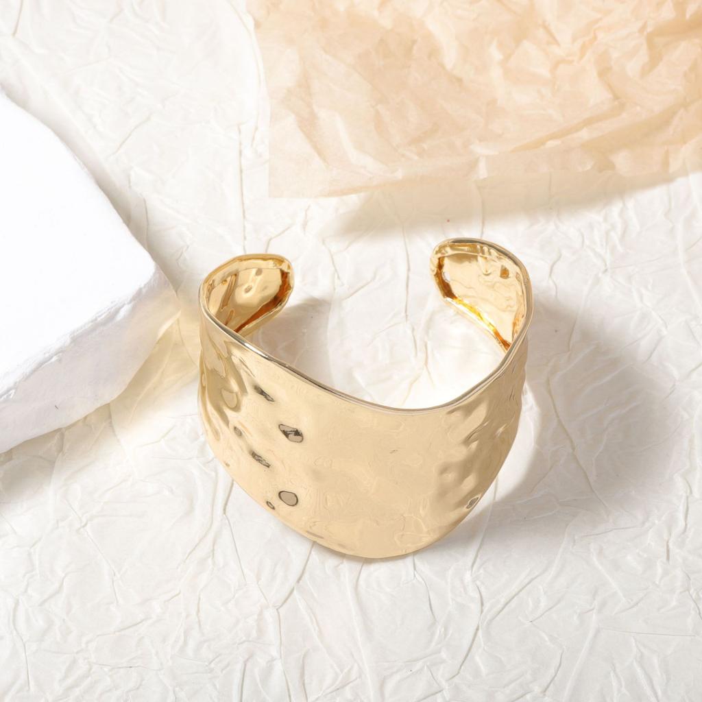 Persönlichkeit: Schlicht und modisch, Metallöffnung, unregelmäßiges geometrisches Damenarmband, vielseitiger lässiger Alltagsstil