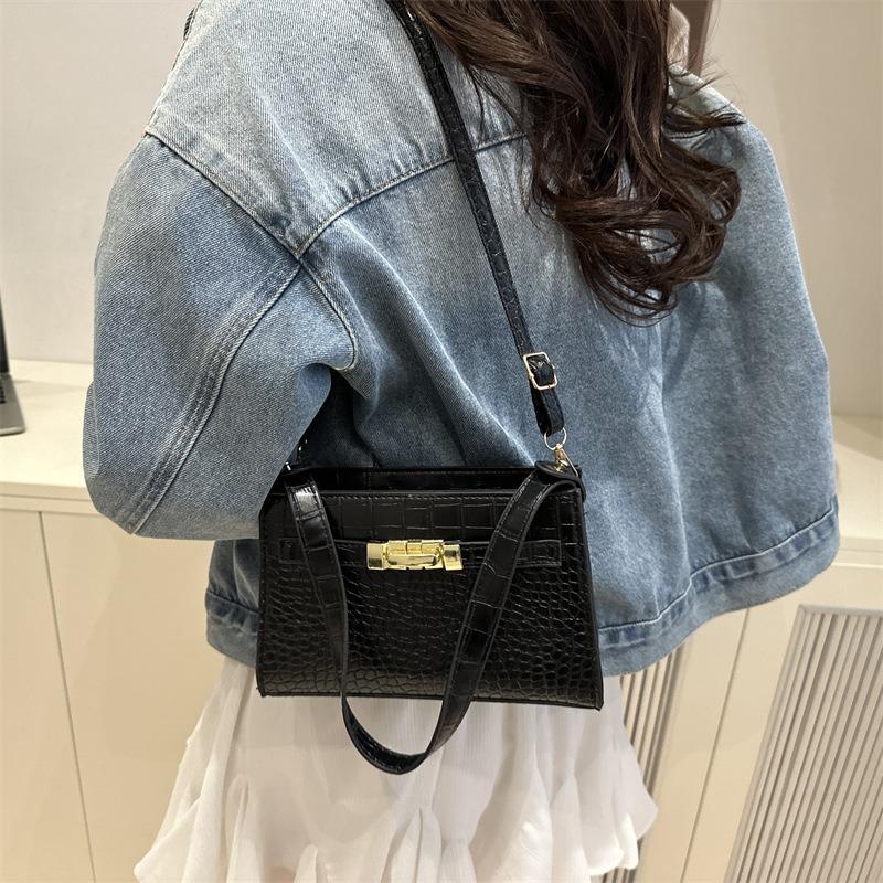 Niche premium underarm bag retro fashion handbag premium temperament atmospheric shoulder messenger bag women's bag