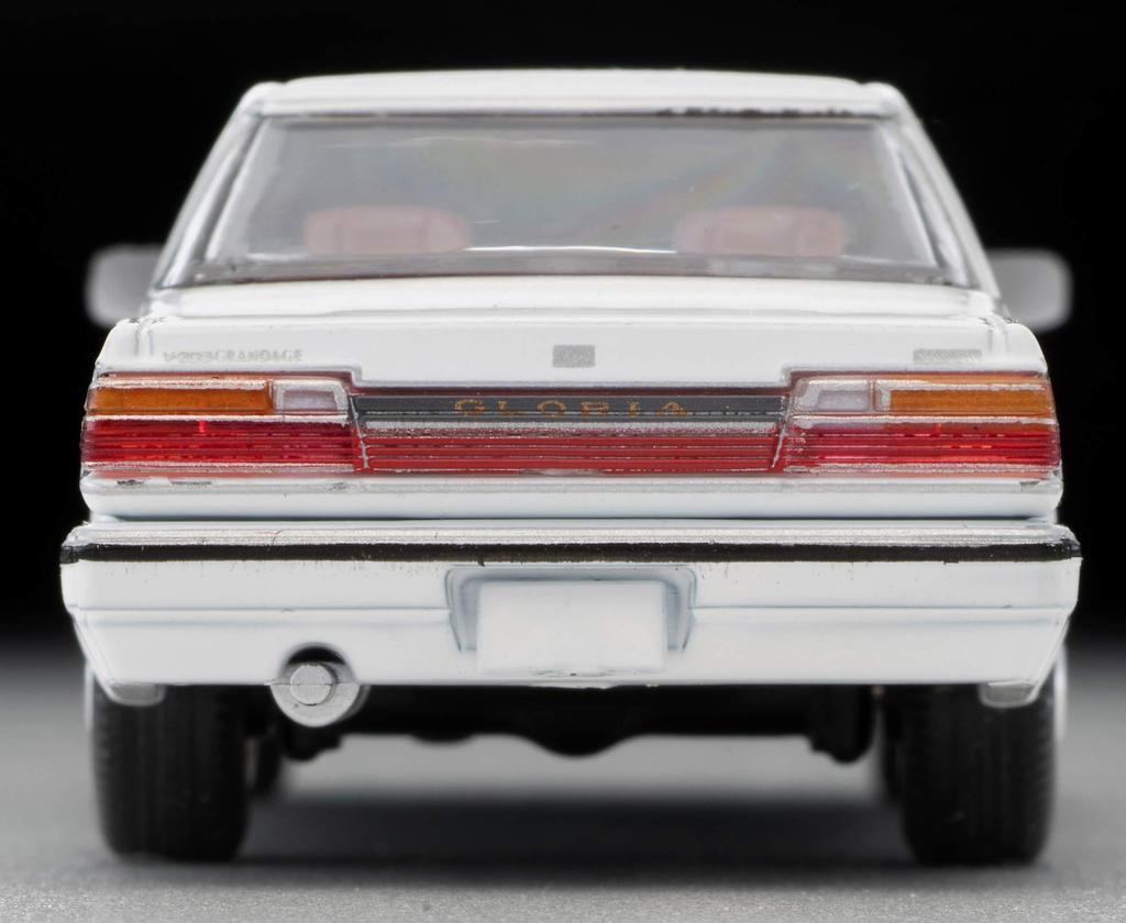 Tomica Limited Vintage Neo Scale Nissan Gloria HT V20 Grandage 1986 White Finished Model 1/64 LV-N198a