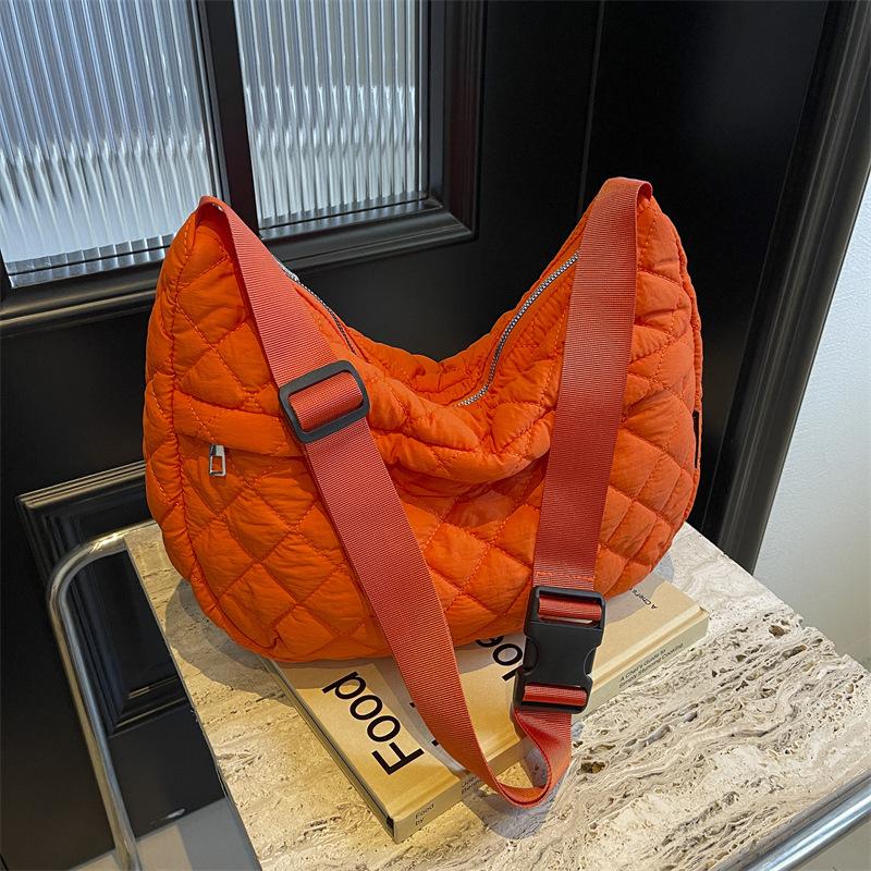 

Nylon cloth bag women s large-capacity autumn and winter niche messenger bag high-end diamond commuter dumpling bag помаранчевий
