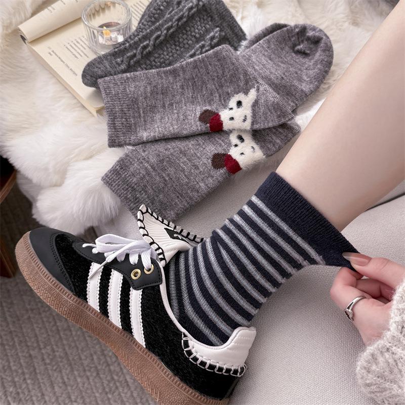 Autumn and Winter Wool Socks, Cute Cartoon Red Hat Dog Mid-calf Socks, Thickened and Warm, School-style Pile Socks