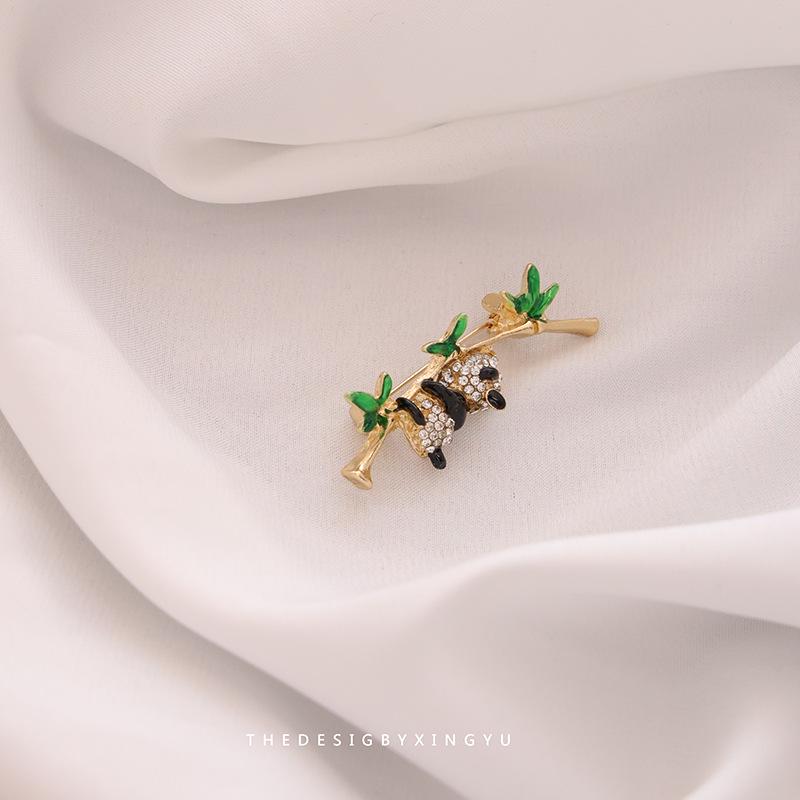 Broche Elegante de Pérola Dourada e Espiga de Trigo: Acessório Versátil e de Alta Qualidade para Mulheres