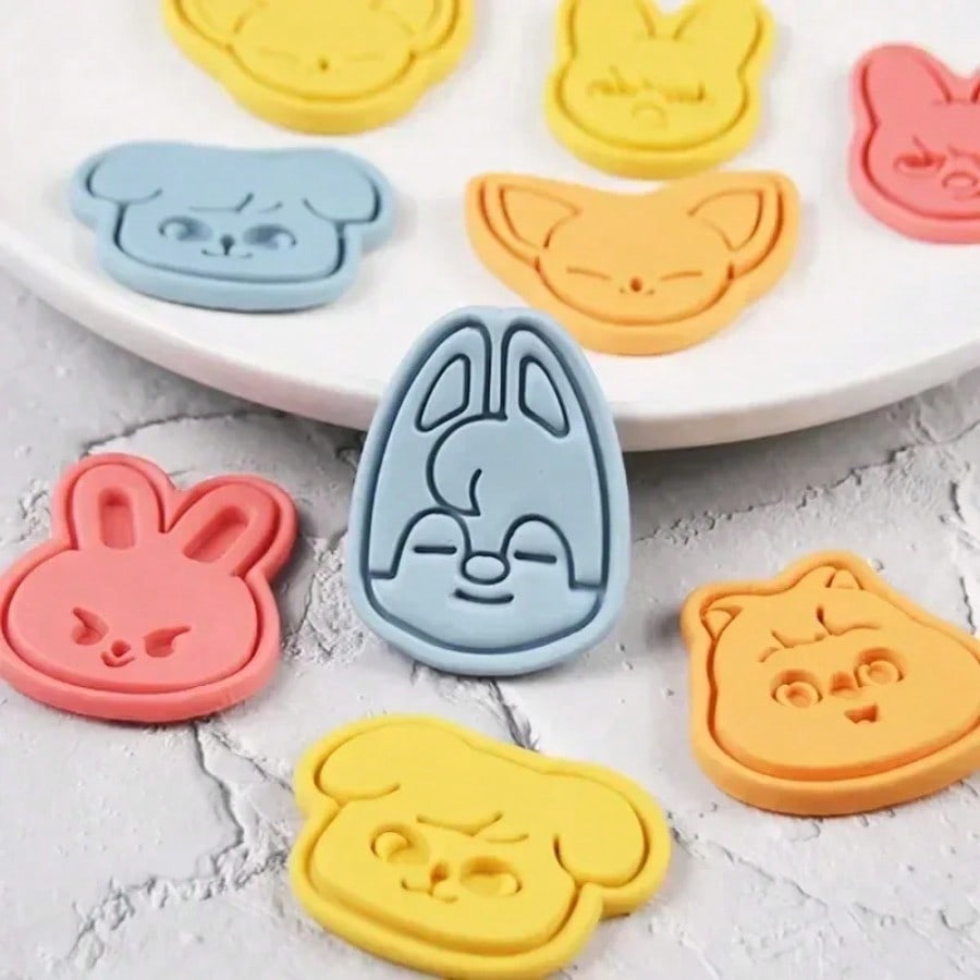 Straykid Kpop Skzoo Cartoon Biscuit Mold Cute Kitchen Accessory Press Seal Baking Tool Ideal Stray Gift 3D Kid Friendly Entertaining Fun Play Safe