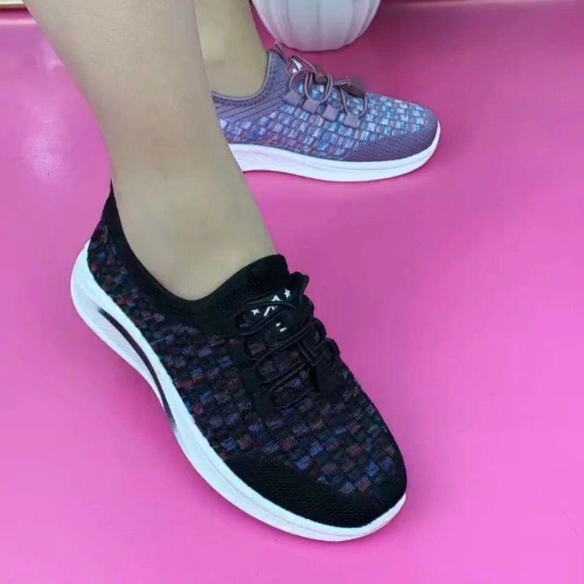 

2024 spring new flying woven women s shoes walking light soft-soled sports shoes versatile casual shoes breathable mother shoes 35 чёрный