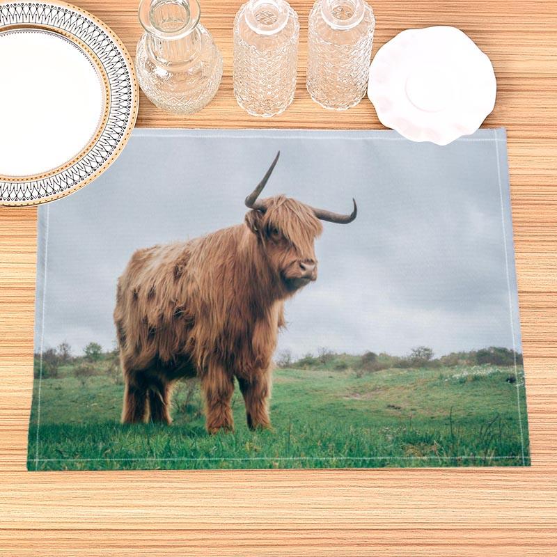 Highland Cow Placemat Cotton Linen Fabric Table Mats Family Dinner Tableware Kitchen Size 30X45cmTable Mat