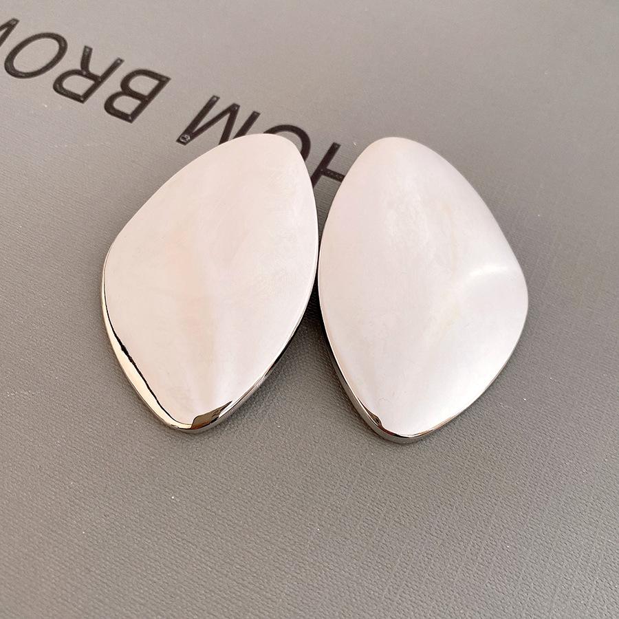 

Steel needle irregular smooth water drop pendant earrings European and American retro fashion temperament earrings light luxury high-end earrings