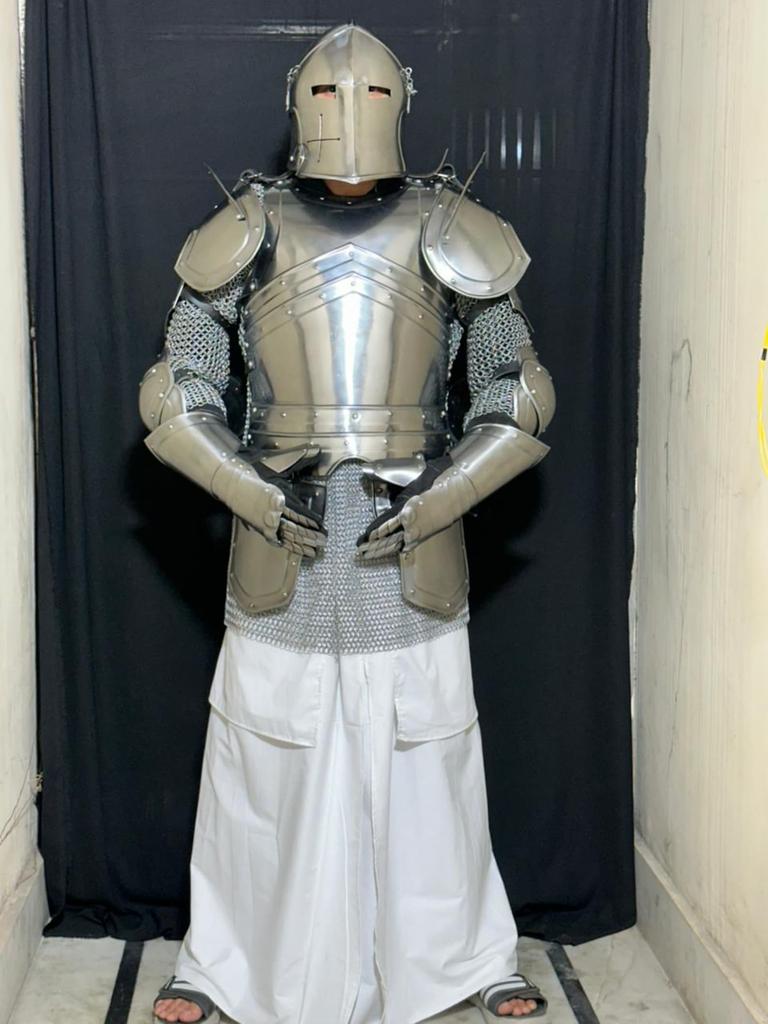 Mittelalterliches Ritterkostüm Rüstungsset mit Barbuta-Helm Cosplay LARP Kostüm