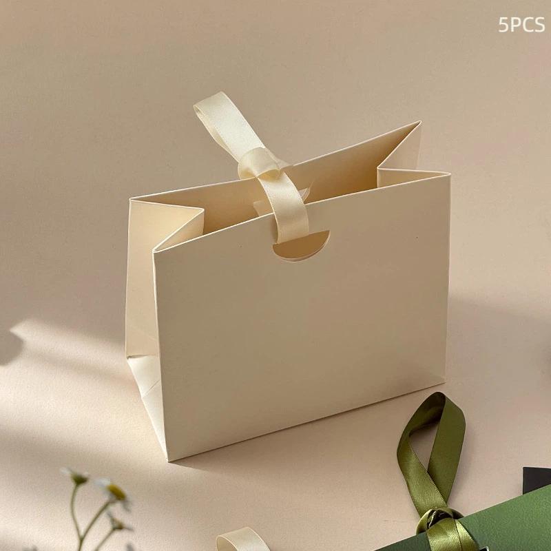 Luxury Packaging Paper Bag Gift Bag with Ribbon Handle for Holiday Party Birthday Present Storage