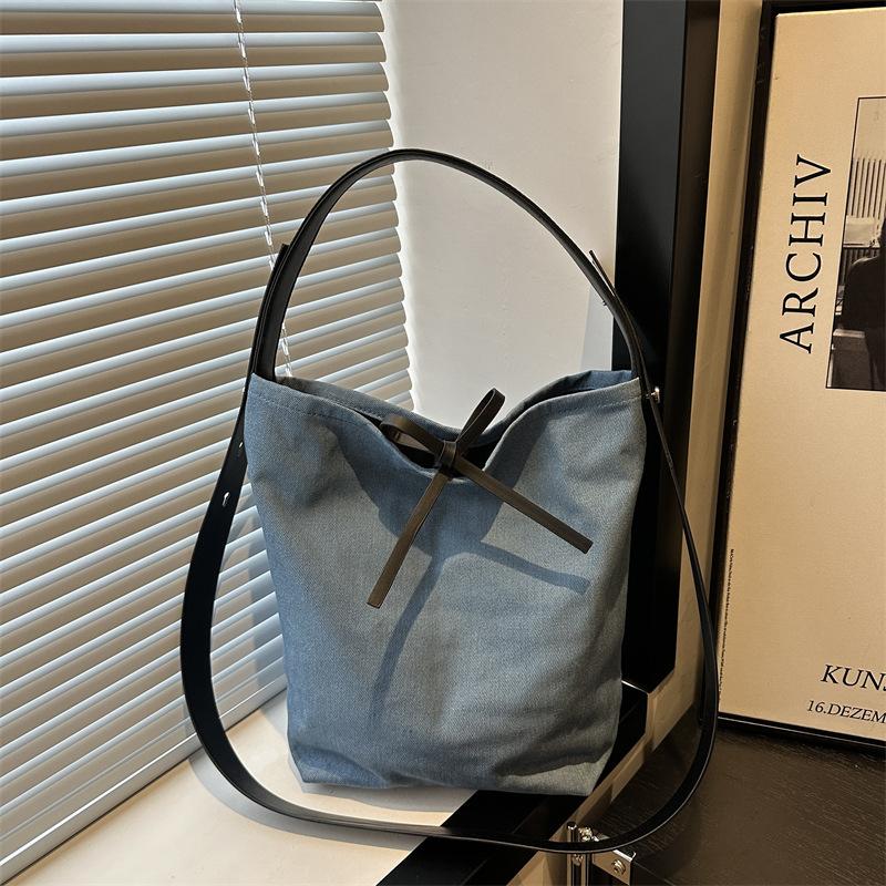 

Large capacity denim bag women s summer 2025 new trendy Korean niche bucket bag shoulder messenger bag big bag світло-синій колір
