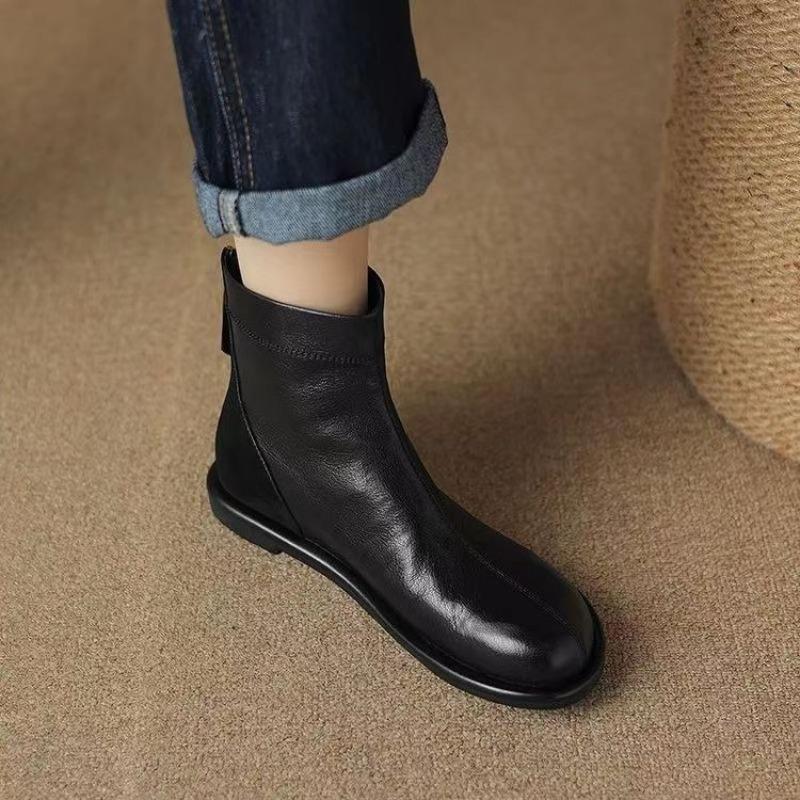 Flat-bottomed short boots women s autumn and winter new splicing soft Martin boots commuter round head thick heel thin boots 40 чёрный 3390₽