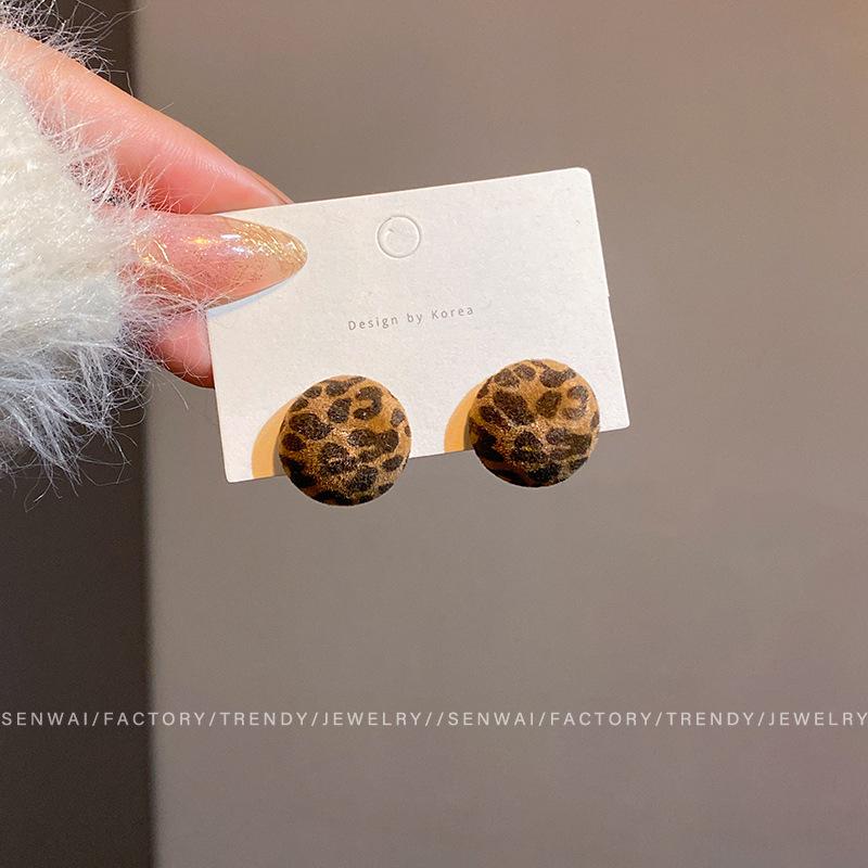Vintage Maillard Leopard Print Flocking Stud Earrings Women's Light Luxury Earrings Autumn and Winter Ear Jewelry