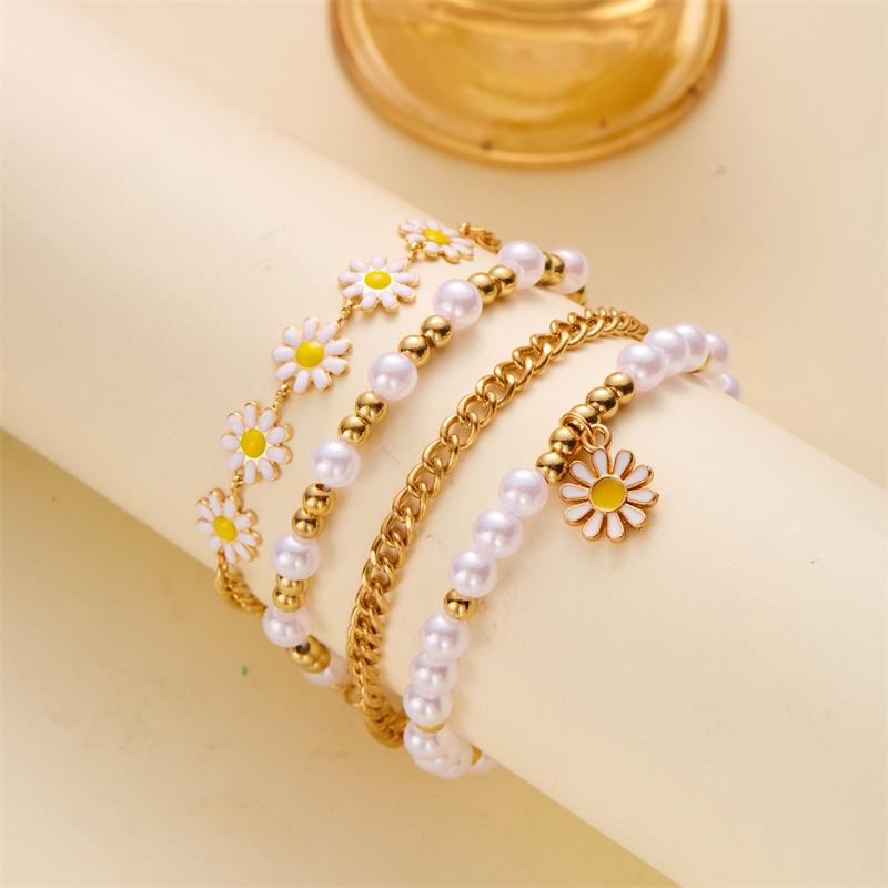 Multi-layer 4pcs Vintage Daisy Flower Pendant Pearl Bracelet Set for Women Bohemian Beaded Enamel Star Stackable String Bracelet