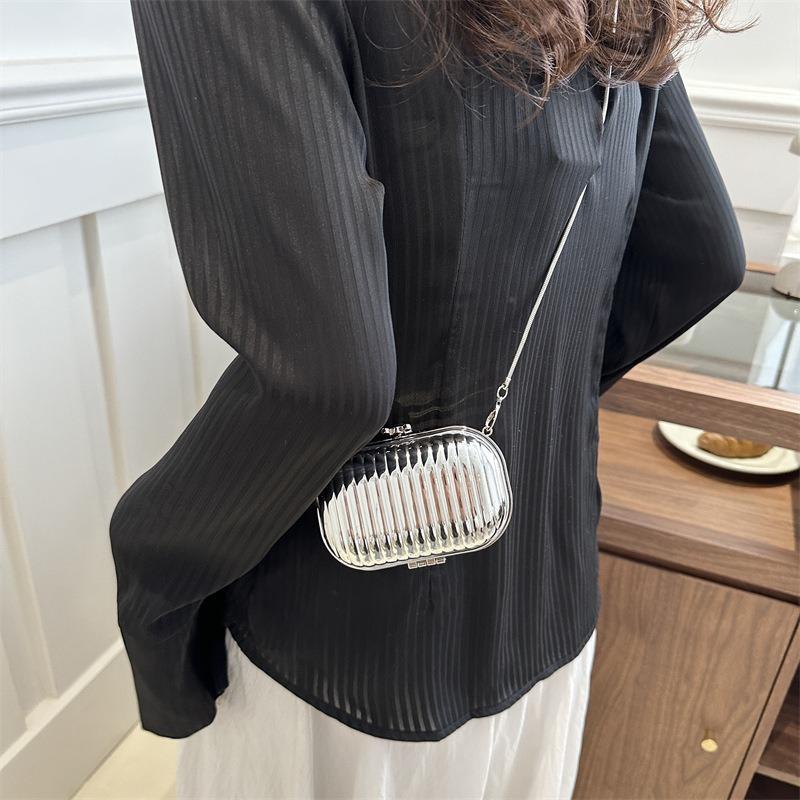 Dinner bag spring new fashion trend women's shoulder chain lipstick oblique span bag
