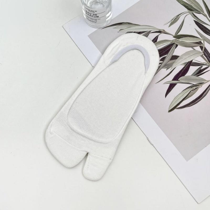 1 Pair Short Split Toe Tabi Socks Summer Thin Cotton Two Toe Socks Women Non-Slip Boat Socks Soft Breathable Invisible Hosiery