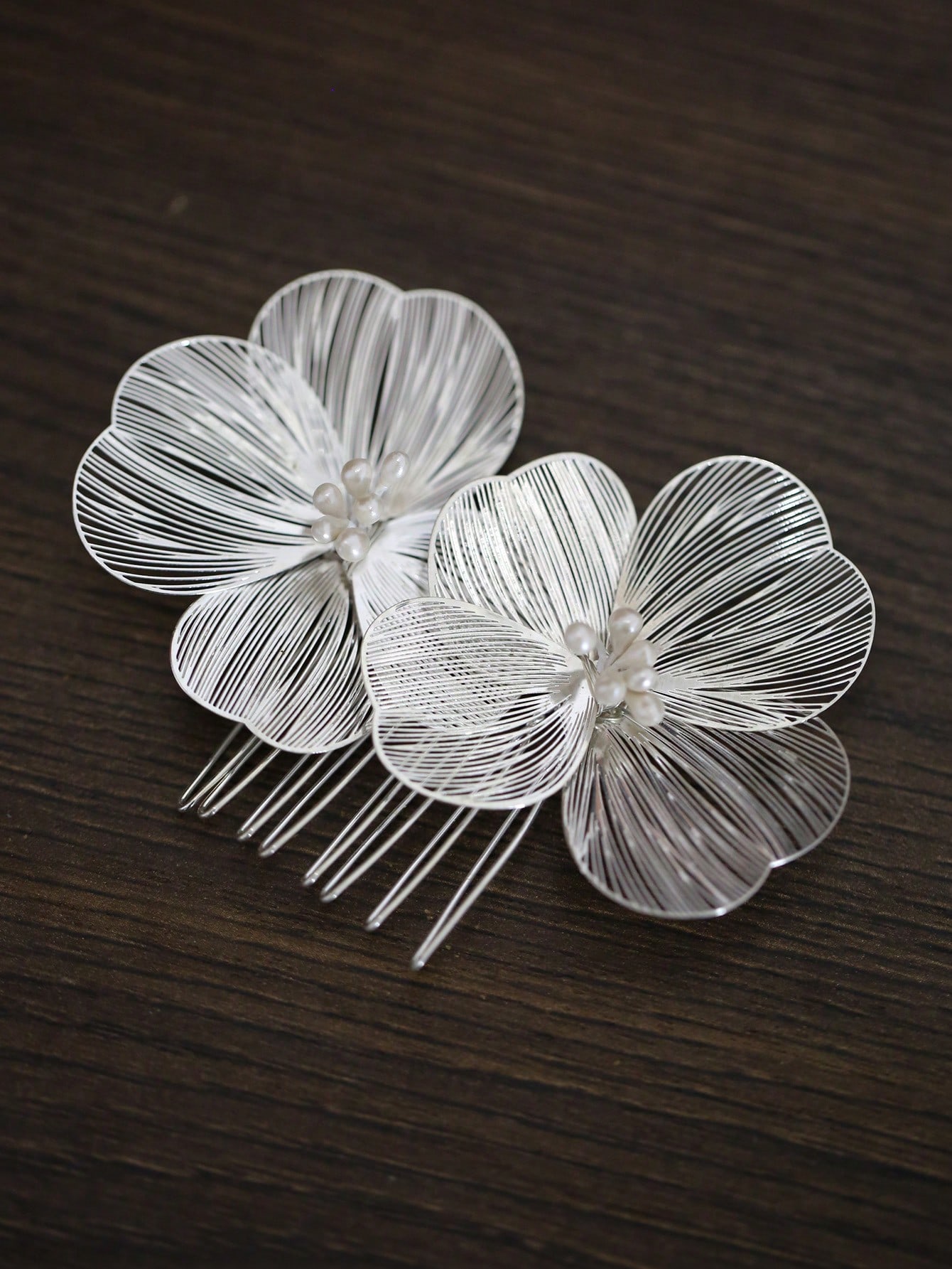 

1 шт. Женский гребень для волос ручной работы с золотым бантом, Идеально подходит для свадебной вечеринки, фестиваля, элегантный подарок для взрослых one-size серебряный