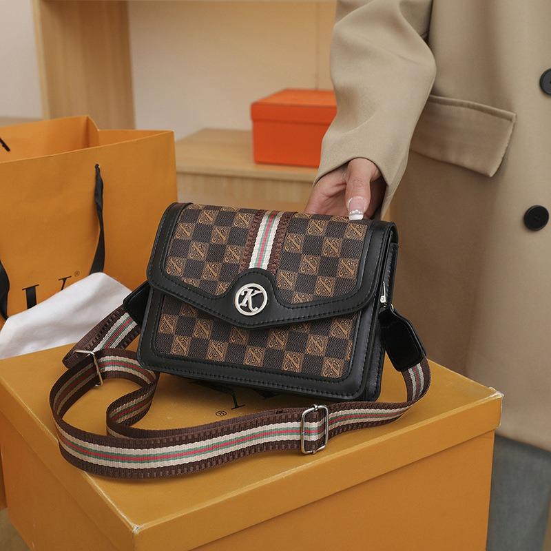 New fashion trend women's shoulder messenger bag versatile retro small square bag niche women's bag