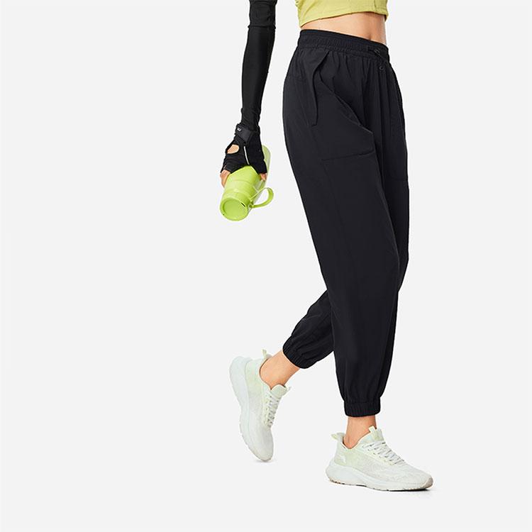 Li Ning Fitness Series Solid Color Mid Waist Comfortable Versatile Breathable Loose Cuff Knit Sports Pants Women bottoms Black AYKU092-3