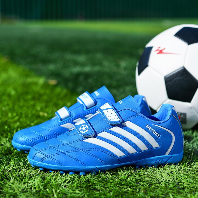 28-38 Stoßdämpfende, rutschfeste, verschleißfeste Klettverschluss-Kurznagel-Outdoor-Fußballschuhe, die Kinderschuhe trainieren