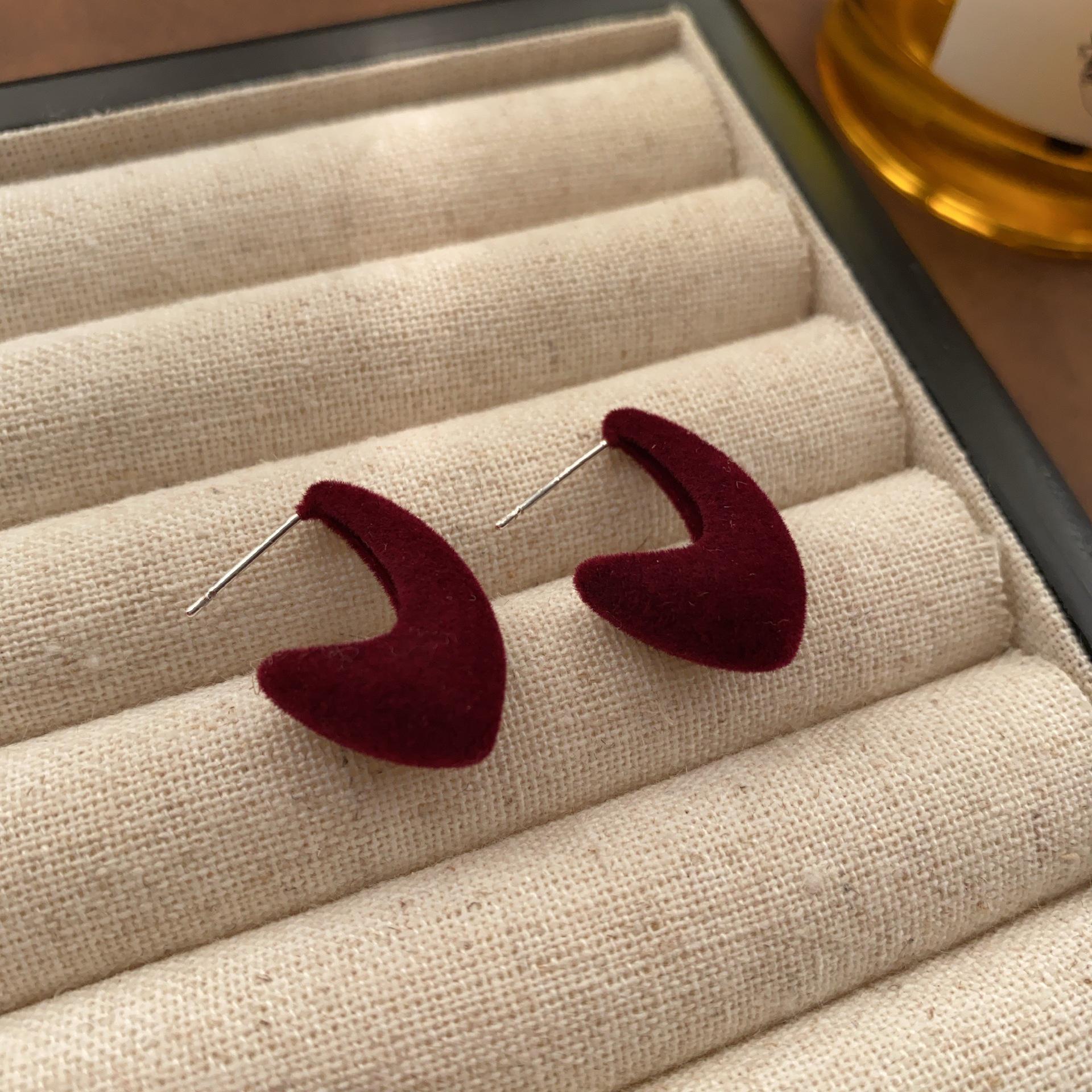 

Coffee-Colored Fluffy Stud Earrings - New Autumn/Winter 2025, Blogger Recommended High-End Accessories