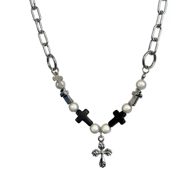 

Design Vintage Black Cross Pendant ins Hip Hop Reflective Pearl Beaded Chain Necklace Collarbone Chain