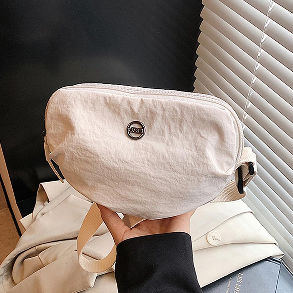 Multi-color shoulder bag with the same shoulder messenger bag will be sent on behalf of the new niche portable high-end large-capacity trend.