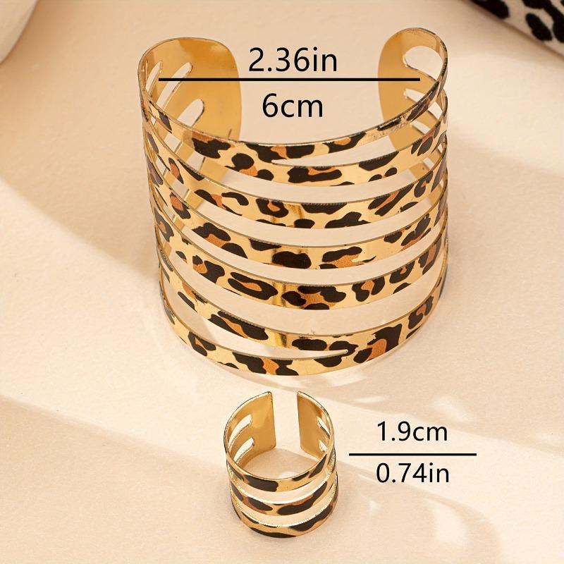 2-teiliges Set Modischer Sexy Gestreifter Leopardenmuster Hohl-Armband und Ring Set für Damen Tägliche High-End Kleidung beige
