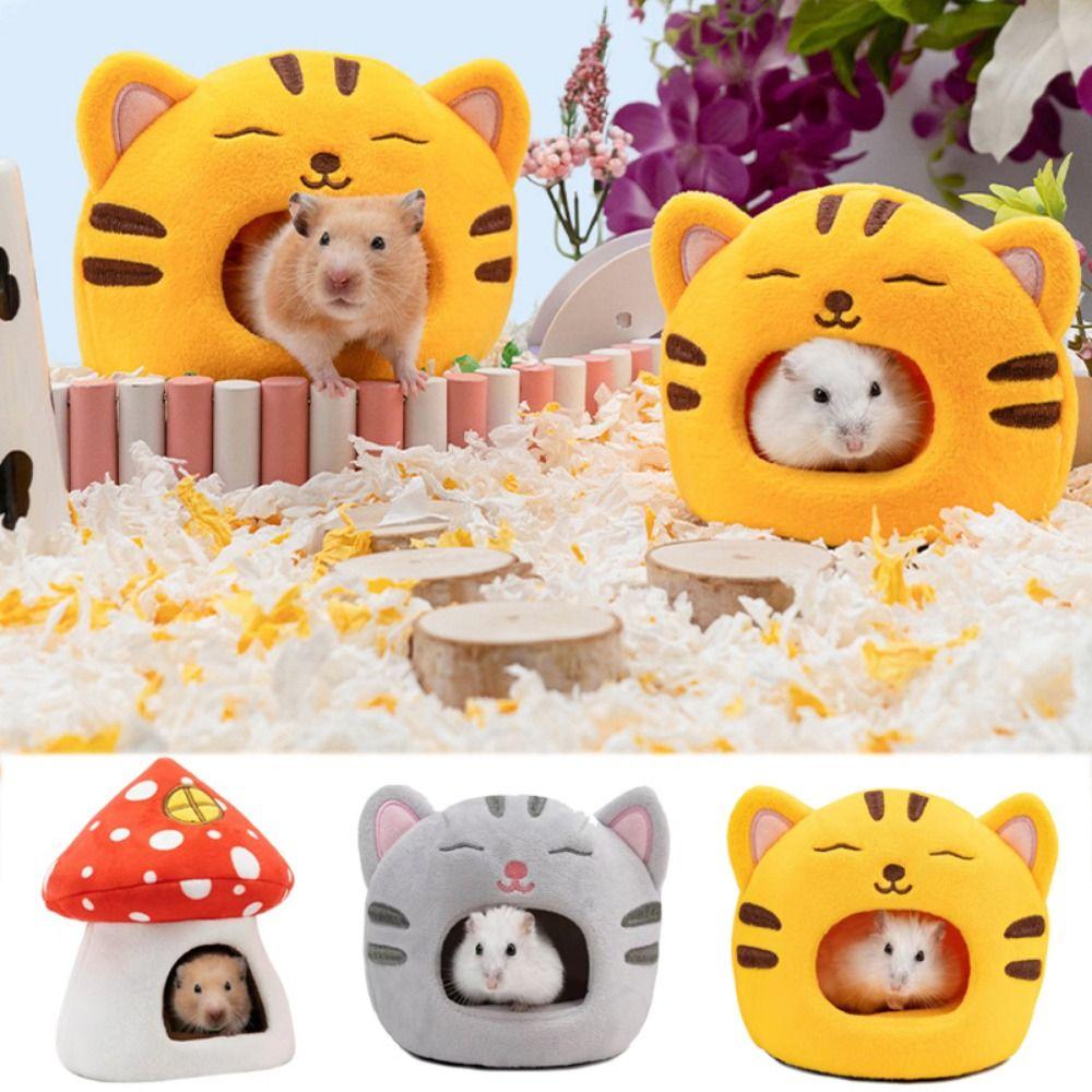 

Мягкий гриб в форме домика для хомяка. Милый хомяк. Спальная кровать. Зимнее хлопковое гнездо для хомяка. Осень.