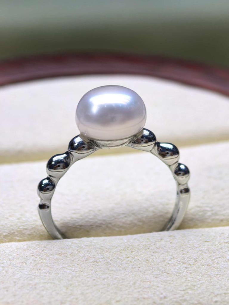 Zhuji Freshwater Pearl Women's Ring - Single Natural Pearl, High Luster, Elegant Handcrafted Jewelry.
