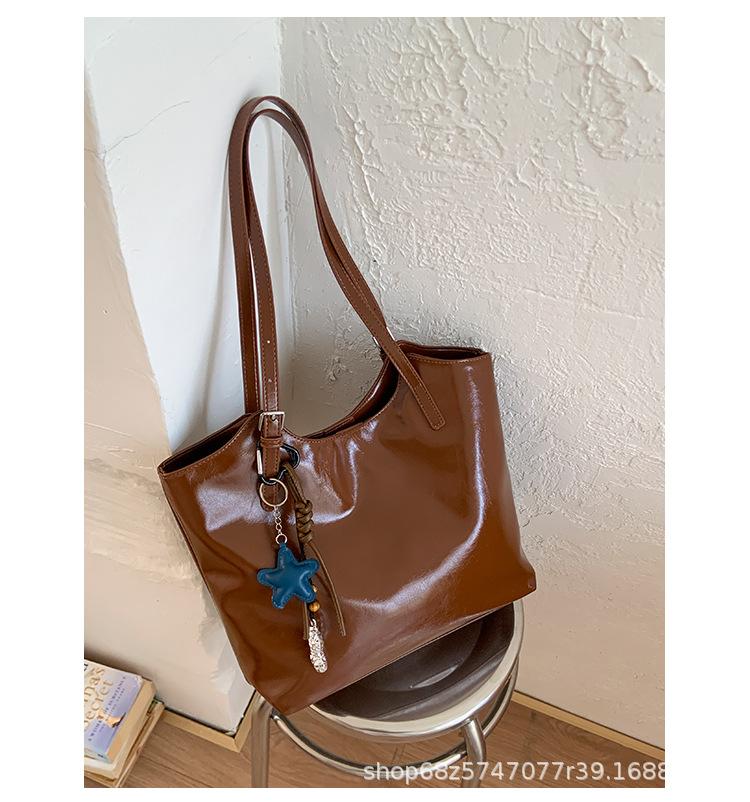 

Женская сумка на плечо премиум-класса 2025 года, новая, ретро, большая вместительная сумка-тоут, для commuters, повседневная, для покупок коричневый